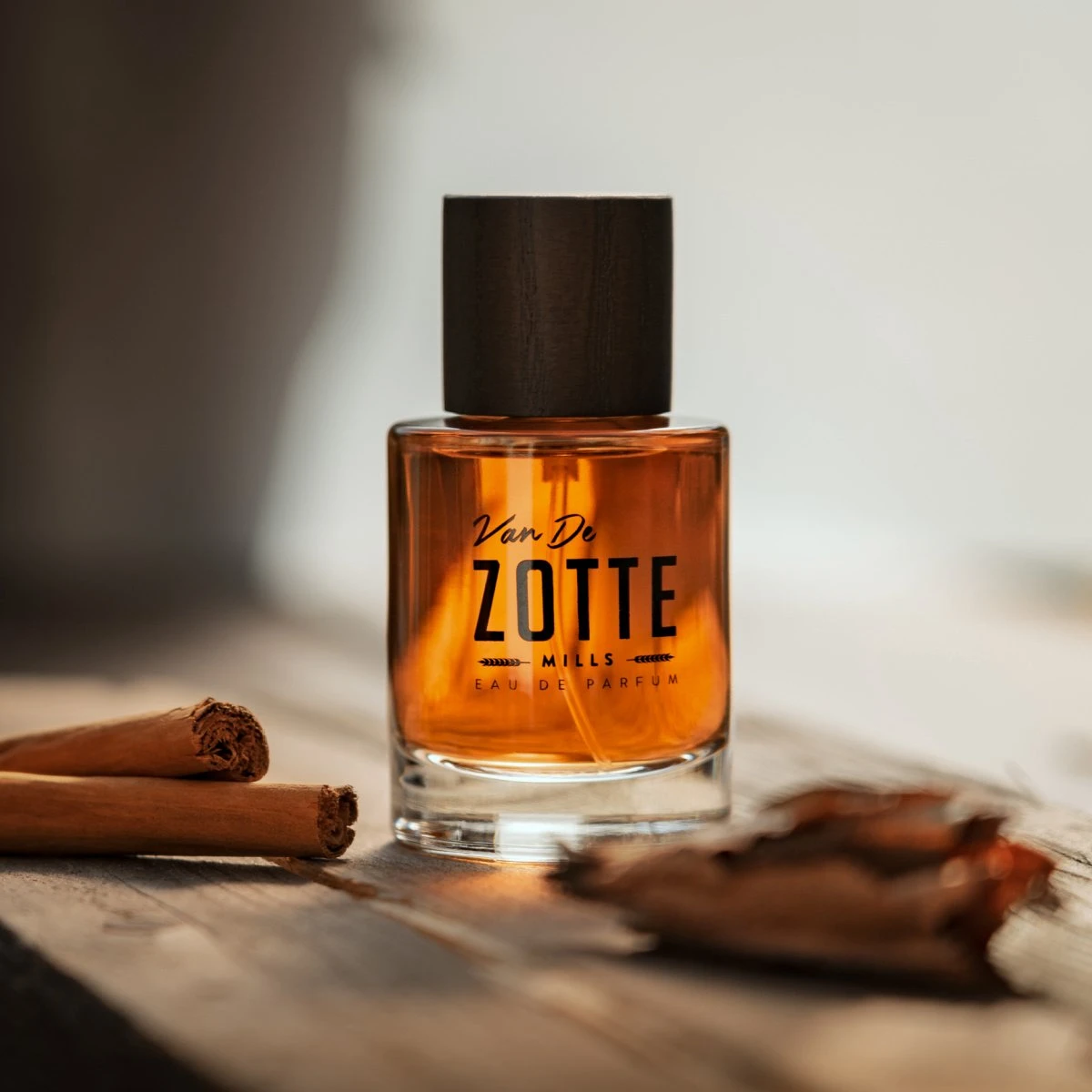 Van De Zotte MILLS - 50ML Eau De Parfum - 100% Nederlands - Incl. Houten Geschenkkistje 4 Van De Zotte MILLS - 50ML Eau De Parfum - 100% Nederlands - Incl. Houten Geschenkkistje - Afbeelding 2