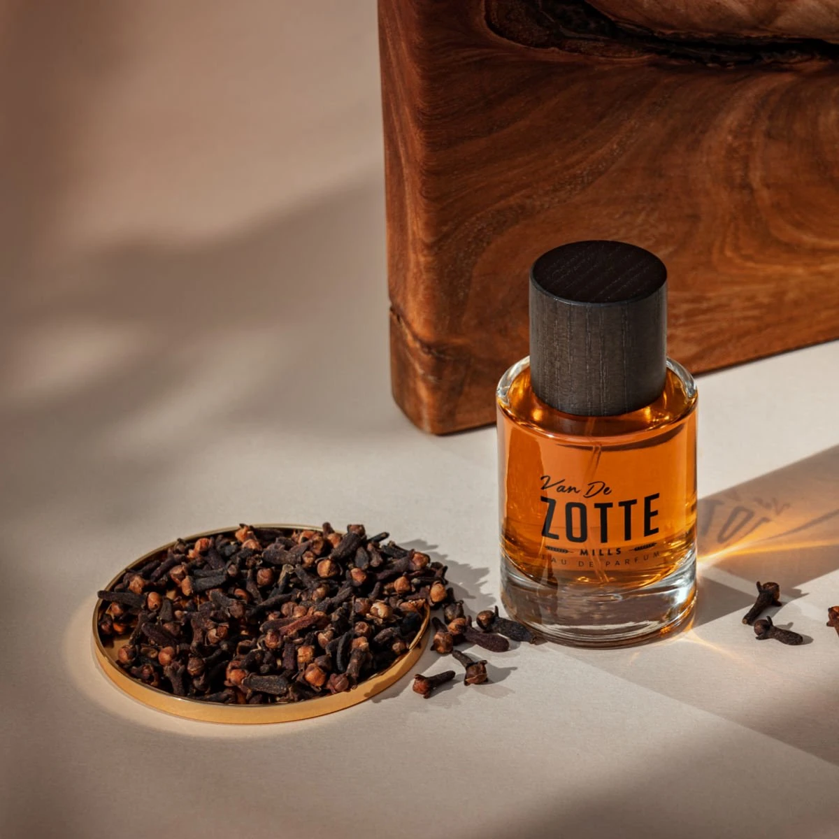 Van De Zotte MILLS - 50ML Eau De Parfum - 100% Nederlands - Incl. Houten Geschenkkistje 6 Van De Zotte MILLS - 50ML Eau De Parfum - 100% Nederlands - Incl. Houten Geschenkkistje - Afbeelding 4