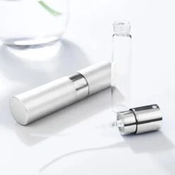 Scenty - Parfum Verstuiver Navulbaar - Mini Parfum Flesje - Reisflesje - Zilver 14 Scenty - Parfum Verstuiver Navulbaar - Mini Parfum Flesje - Reisflesje - Zilver -Parfum Winkel 1200x1200 502