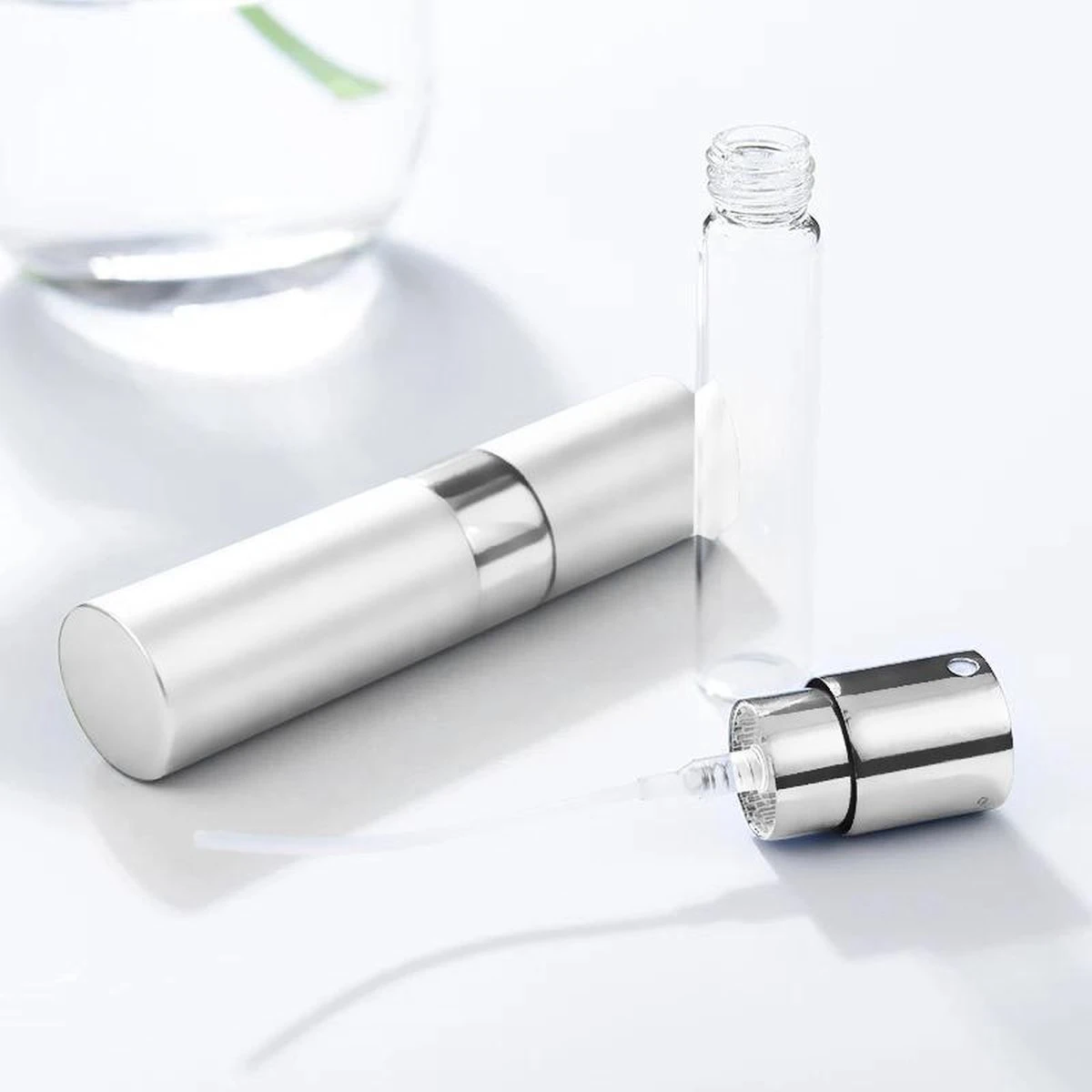 Scenty - Parfum Verstuiver Navulbaar - Mini Parfum Flesje - Reisflesje - Zilver 8 Scenty - Parfum Verstuiver Navulbaar - Mini Parfum Flesje - Reisflesje - Zilver - Afbeelding 6