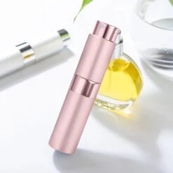 Scenty - Parfum Verstuiver Navulbaar - Mini Parfum Flesje - Reisflesje - Lichtroze -Parfum Winkel 1200x1200 522