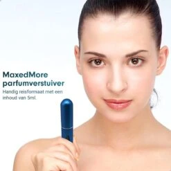 MaxedMore Navulbare Parfumverstuiver 5ml Blauw - 65 Keer Spraybare Parfum Verstuiver - Hervulbaar Tasverstuiver Voor Parfum - Meeneem Mini Geur Flesje Voor Op Reis - Lipstick Formaat Navulbaar Parfumflesje -Parfum Winkel 1200x1200 559