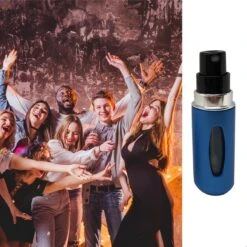 MaxedMore Navulbare Parfumverstuiver 5ml Blauw - 65 Keer Spraybare Parfum Verstuiver - Hervulbaar Tasverstuiver Voor Parfum - Meeneem Mini Geur Flesje Voor Op Reis - Lipstick Formaat Navulbaar Parfumflesje -Parfum Winkel 1200x1200 563